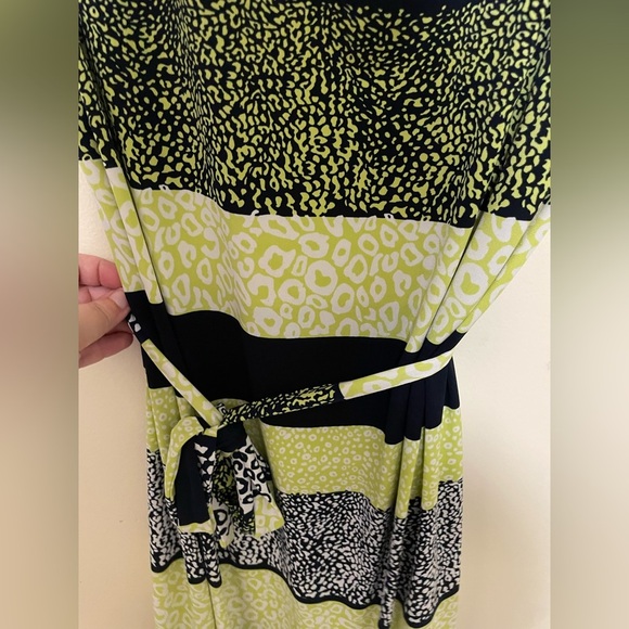 ✨Banana Republic Short Sleeve Green Cheetah Print Dress Size L - Picture 6 of 10